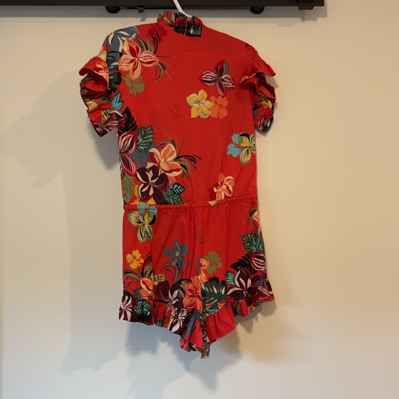Used short romper 
Ruffles on neck line
Trim ruffles
Flower/tropical print - Picture 3 of 3
